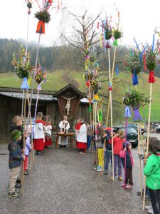 Palmweihe beim Felder Kreuz in Pfunders am 13.04.2014